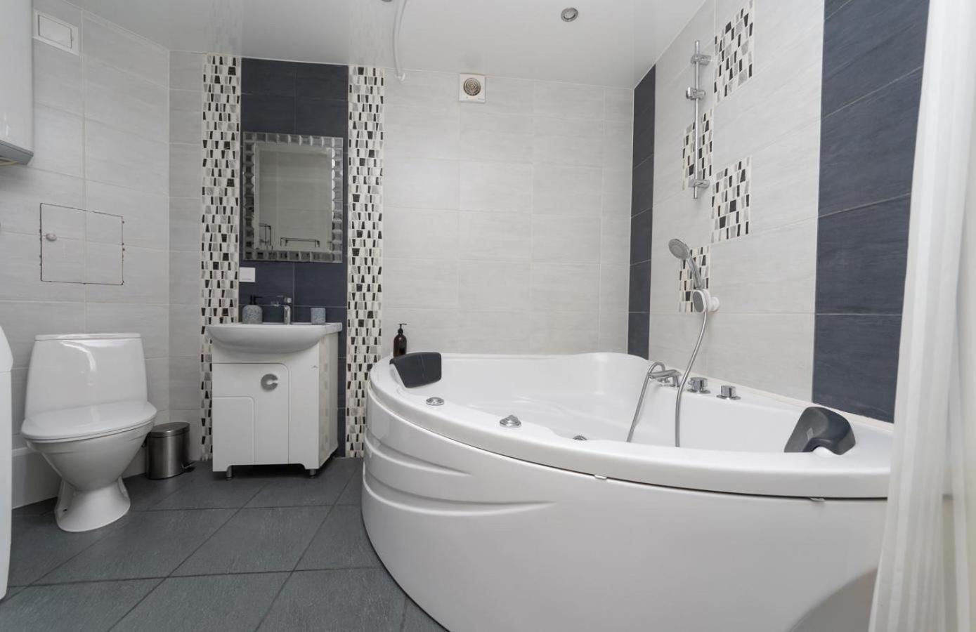 Flat24 On Lesi Ukrainki 3 Appartement Kiev Buitenkant foto