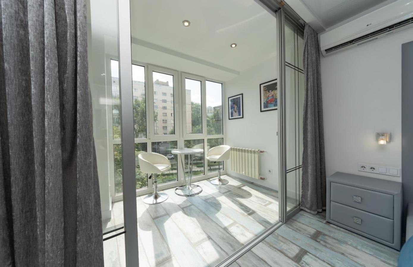 Flat24 On Lesi Ukrainki 3 Appartement Kiev Buitenkant foto