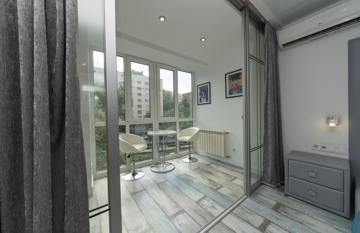 Flat24 On Lesi Ukrainki 3 Appartement Kiev Buitenkant foto